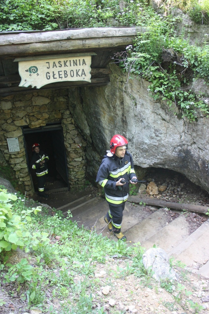 Ćwiczenia strażackie w Jaskini Głębokiej