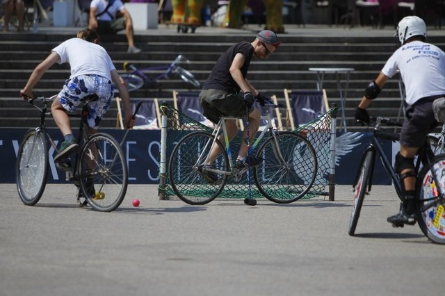 Bike polo na placu Wolności - trwa turniej