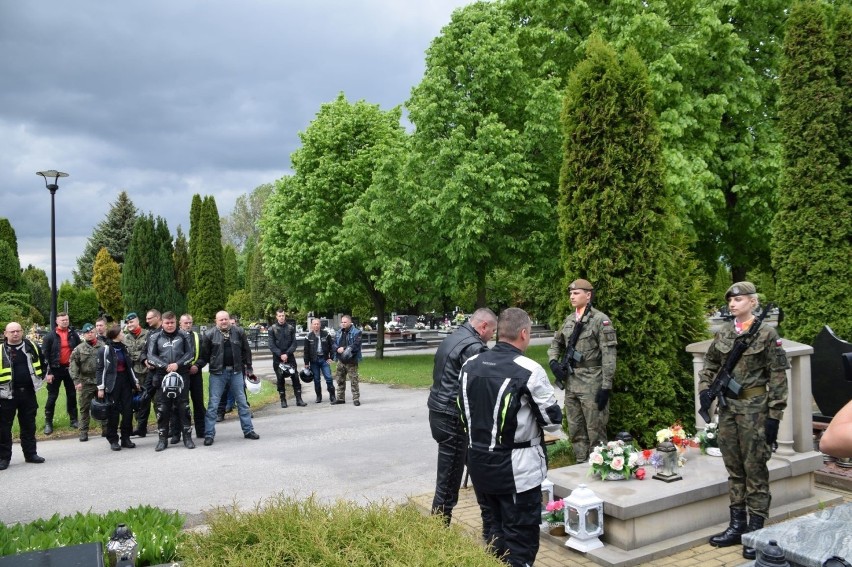 II Rajd Motocyklowy Weteranów. Żołnierze 2 Lubelskiej Brygady Obrony Terytorialnej odwiedzają groby poległych 