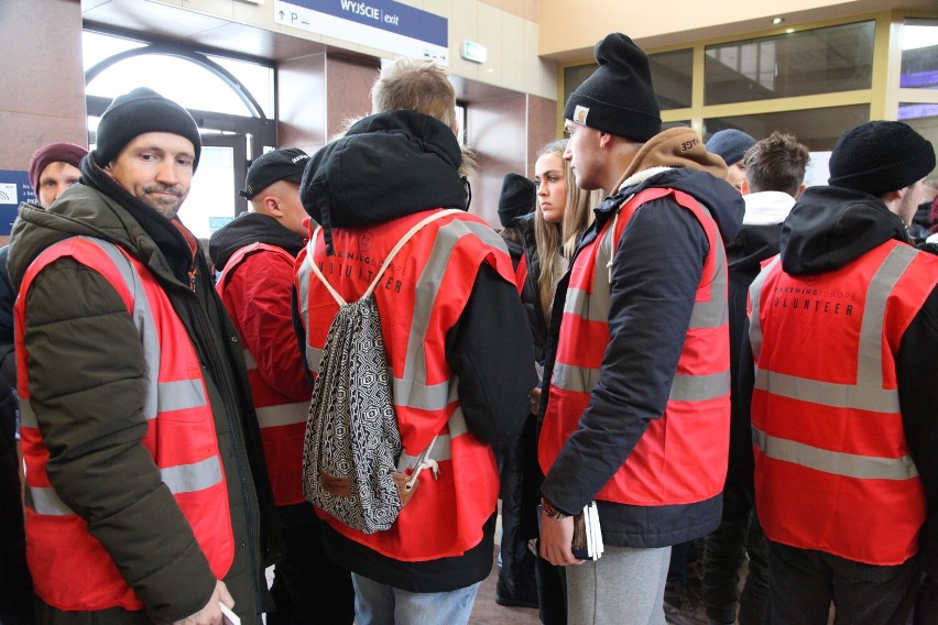 Przez Dworzec PKP w Rzeszowie przewinęło się ponad 100 tysięcy uchodźców [zdjęcia]