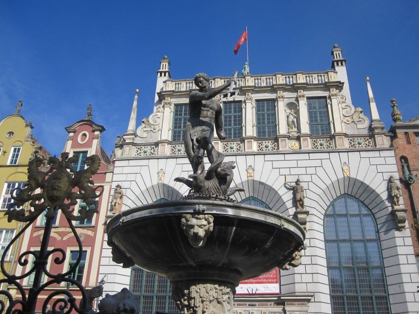 Neptun bez ręki! Co się stało z pomnikiem na słynnej fontannie w Gdańsku? Zobacz ZDJĘCIA