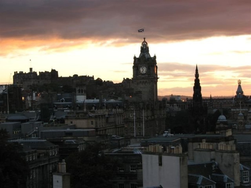 Edynburg w wydaniu poważnym, o zachodzie słońca. Fot. Magda...