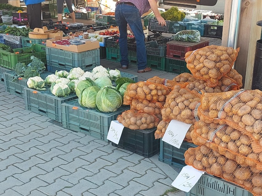 Targowisko w Obornikach. Ile kosztują warzywa i owoce na targu przy ul. Chłopskiej?