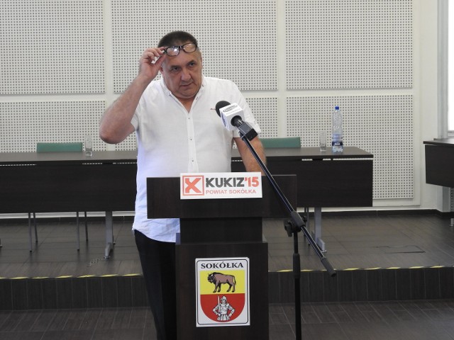 Radny Antoni Cydzik sprawę ewentualnego złamania prawa przez radnych ujawnił podczas konferencji prasowej