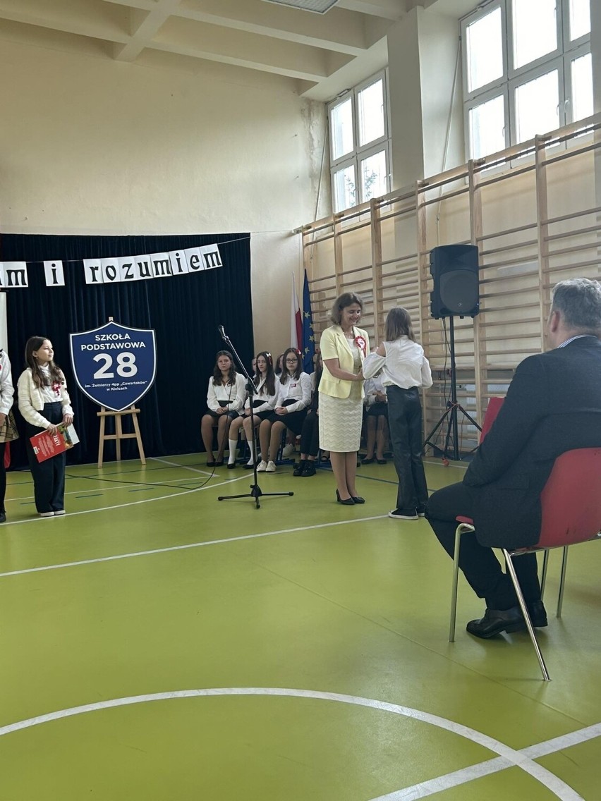 Święto Szkoły Podstawowej numer 28 w Kielcach. To była prawdziwa lekcja historii. Zobaczcie zdjęcia 