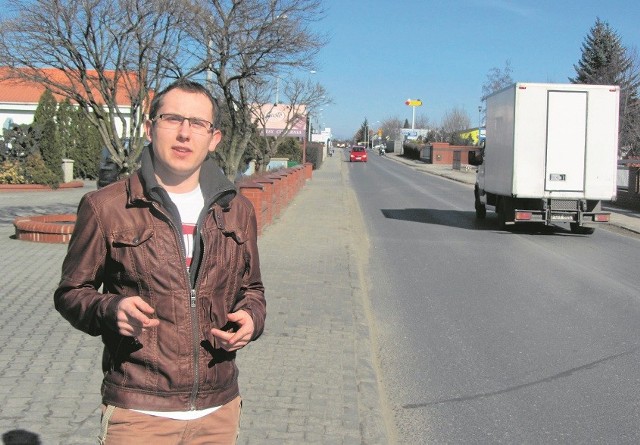 Dawid Barczak zebrał 60 podpisów mieszkańców, którzy chcą przejścia dla pieszych przy swoim osiedlu