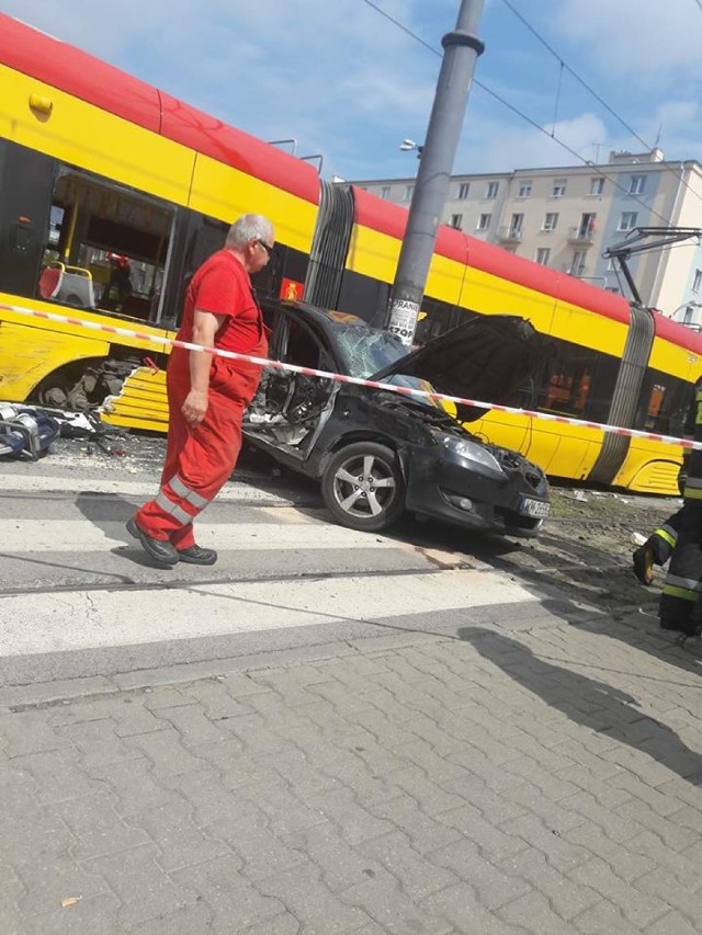 Karambol na Grójeckiej i Wawelskiej. Są ogromne utrudnienia [ZDJĘCIA]