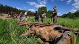 Wydobycie niemieckiego pojazdu - ciągnika artyleryjskiego - z dna rzeki Pilicy we wsi Przewóz 14.06.2021 [ZDJĘCIA, VIDEO]