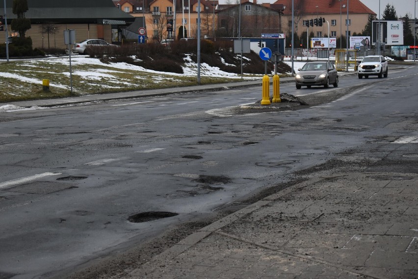 Droga na ulicy Rabsztyńskiej w Olkuszu w tragicznym stanie