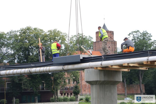 Remont kładki w Uniejowie dobiega końca