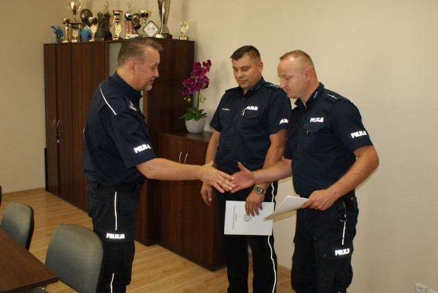 Komendant powiatowy policji w Łęczycy podziękował za postawę dzielnicowym z Piątku.