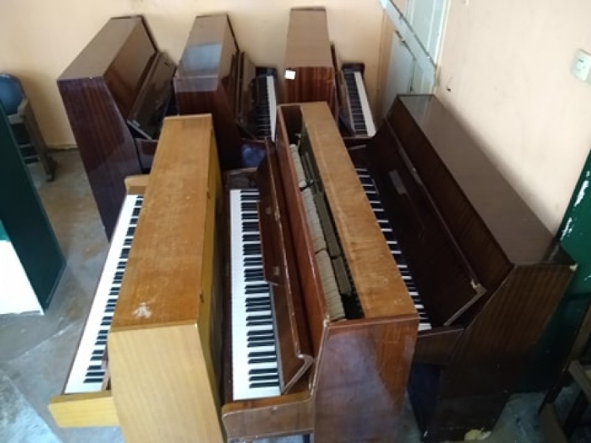 Chodzieski Dom Kultury sprzedaje używane pianina. Najtańsze można kupić już za... złotówkę 