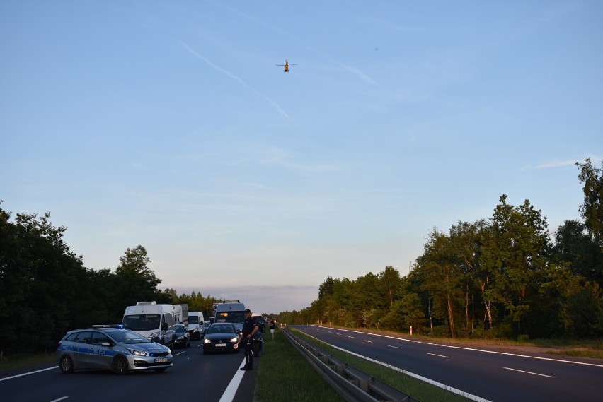 Poważny wypadek na DK 94 w Bolesławiu. Wezwano śmigłowiec LPR