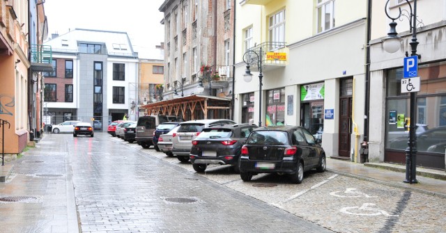 Czy radni Krosna zmienią zasady parkowania przez mieszkańców i przedsiębiorców działających w strefie płatnego parkowania?
