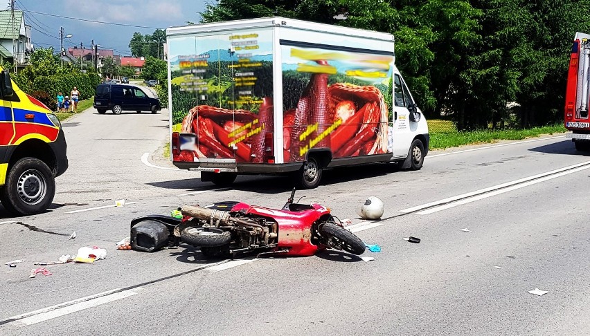 Dramat na drodze pod Nowym Sączem. Ranną motocyklistkę zabrał śmigłowiec LPR