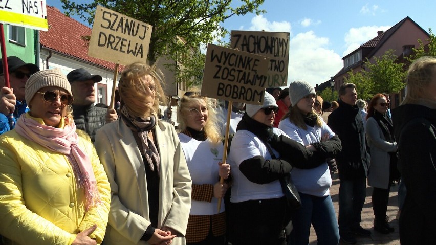 Protest przeciwko inwestycji przeniósł się na ulice Łeby....
