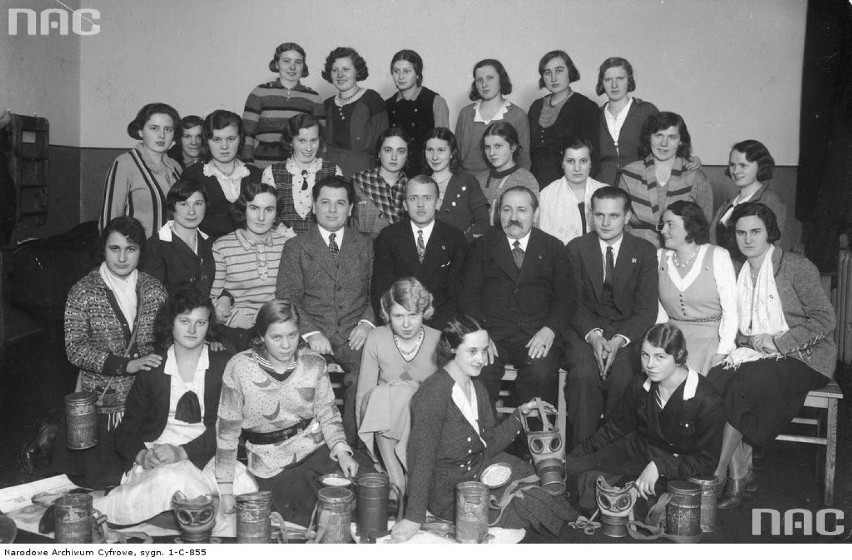 Kurs ratowniczy PCK dla kobiet w Kościerzynie.  Rok 1932