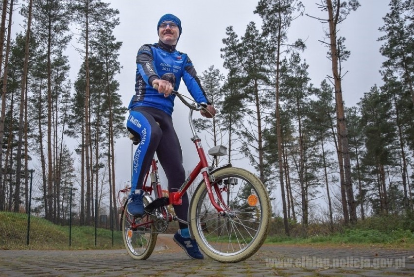 Policjant z Elbląga pokonał na rowerze astronomiczną odległość z Ziemi do Księżyca, czyli ponad 380 tysięcy kilometrów