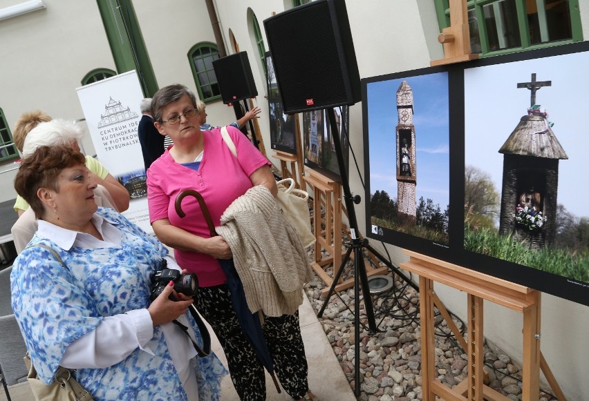 Wystawa fotograficzna "Kapliczki" w Centrum Idei ku...