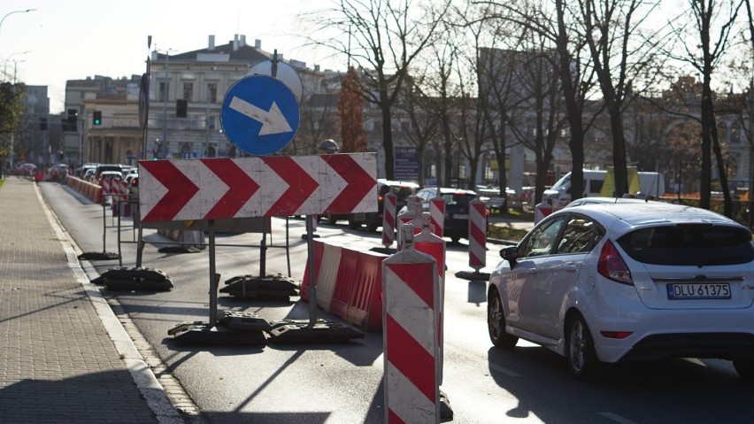 Plac Orląt Lwowskich zamknięty. Wybierzcie inną drogę!