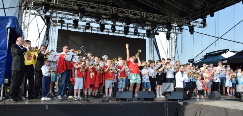 W Trąbkach  pobili rekord Polski. 113 osób zagrało jednocześnie na trąbkach hymn Trąbek Wielkich! [ZDJĘCIA, WIDEO]