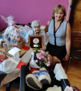 Wanda Błaczkowska, 101-letnia mieszkanka Skórek w powiecie żnińskim dostała medal Unitas Durat 