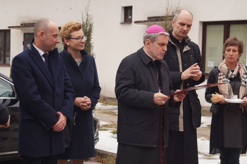 Biskup Krzysztof Nitkiewicz  z wizytą duszpasterską w Szpitalu Powiatowym w Nowej Dębie  
