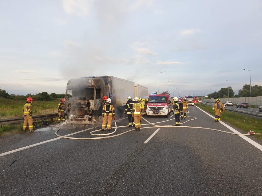 Pożar ciężarówki w Podłężu. Utrudnienia na A4