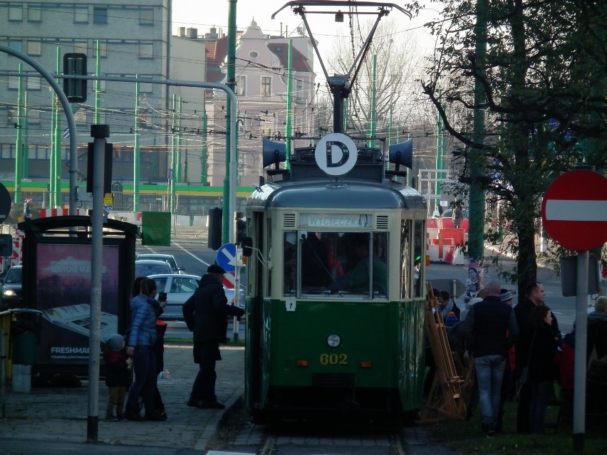 Świąteczny tramwaj pod CK Zamek
