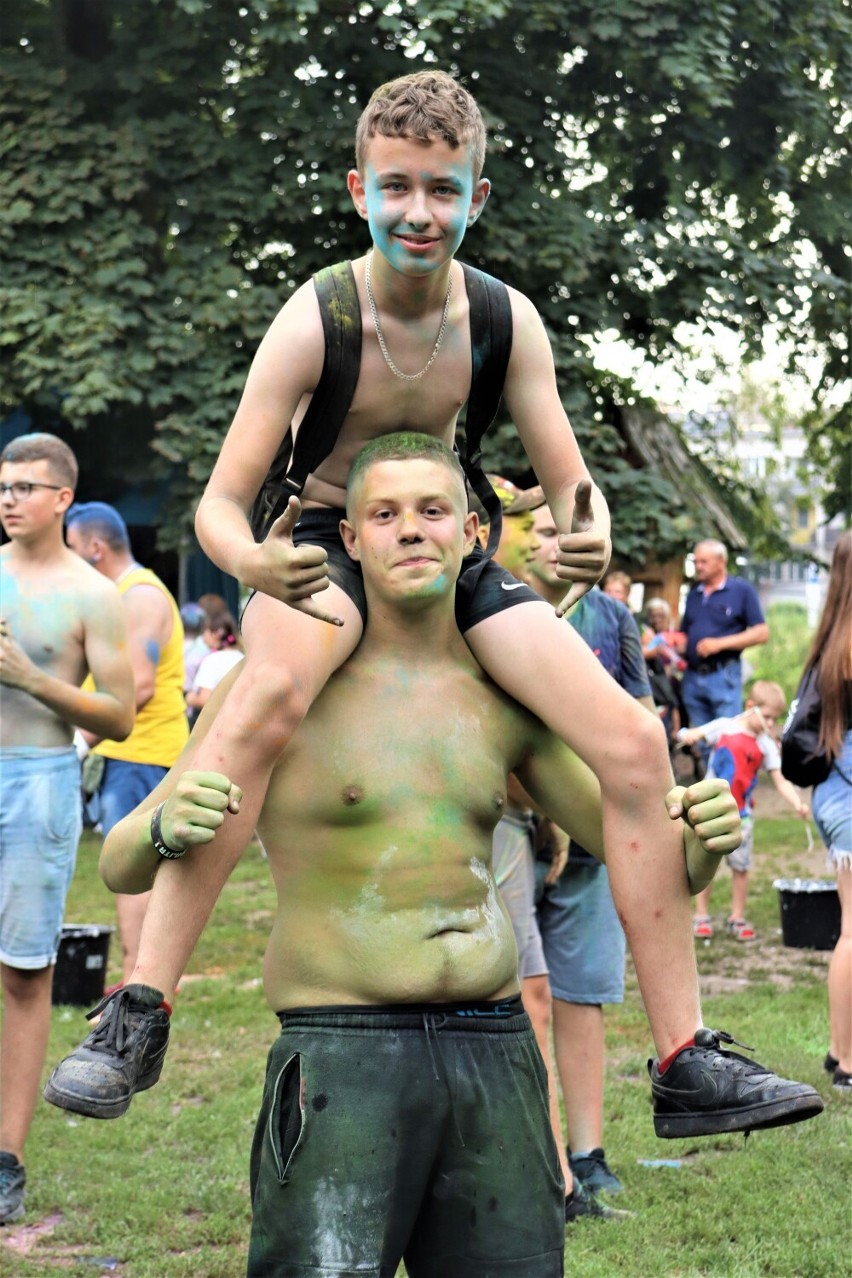 Kolorowo i tanecznie! Za nami Święto Kolorów w Łęczycy -->...