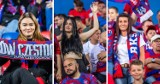 Raków Częstochowa ma NAJPIĘKNIEJSZE kibicki - zobacz te ZDJĘCIA fanek. Piękne panie przychodzą na stadion, dopingować swoją drużynę