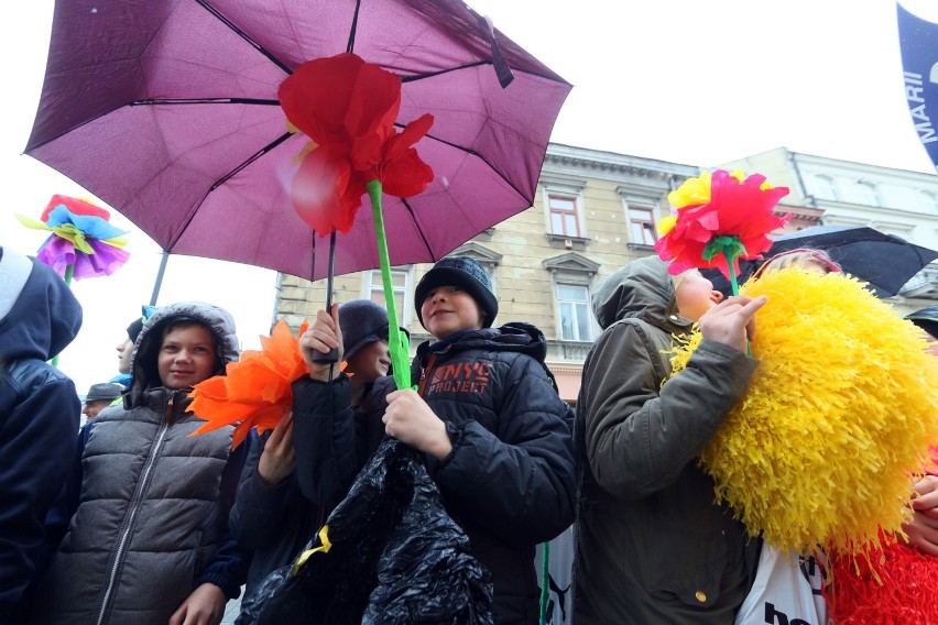 Tydzień Dialogu Międzypokoleniowego w Lublinie. Barwny korowód na zakończenie (ZDJĘCIA)