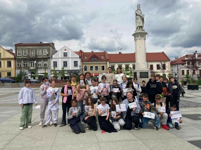 Uczniowie Samorządowej Szkoły Podstawowej numer 1 w Kazimierzy Wielkiej odbyli interesującą wycieczkę do Bochni. Spędzili tam dwa intensywne dni.