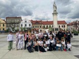 Uczniowie kazimierskiej "jedynki" na wycieczce w Bochni. Za nimi aktywny czas. Zobacz zdjęcia