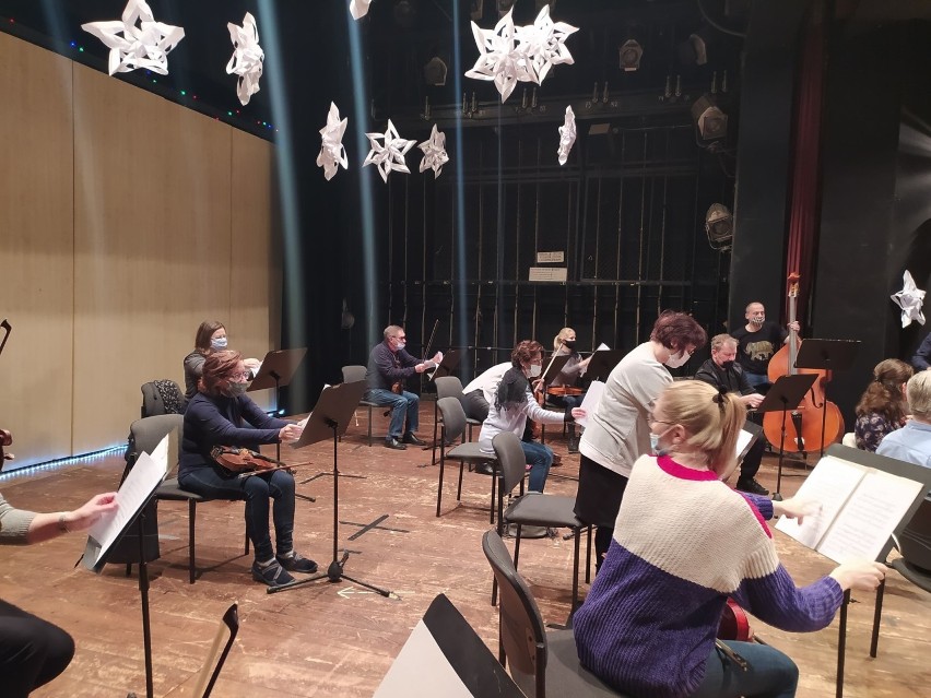 Słupska filharmonia zaprasza na koncert kolęd. Orkiestra gra na żywo, ty słuchasz w domu