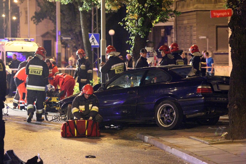 Pijany kierowca BMW spowodował wypadek w Pabianicach na Starym Rynku. Ranni