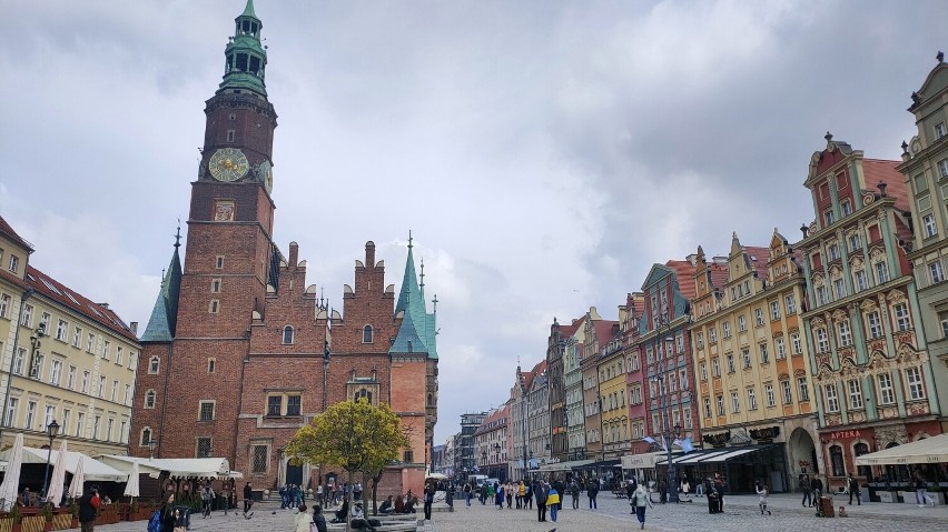Wrocławski rynek ma ponad 213 metrów długości. Ustępuje...