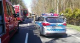Wypadek na DK 91 koło Radomska. W Gomunicach zderzyły się motocykl i samochód osobowy. 2 osoby ranne