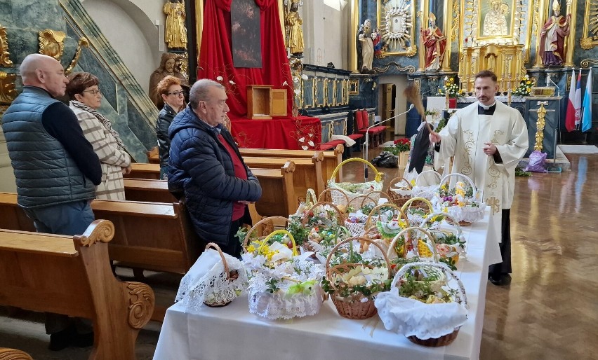 Święcenie pokarmów wielkanocnych w piotrkowskich kościołach...