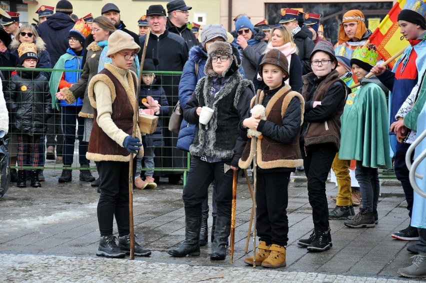 Orszak Trzech Króli w Jaśle. Kolorowy korowód przeszedł ulicami miasta [ZDJĘCIA]