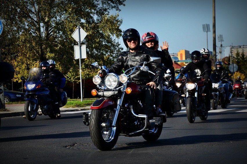  Zakończenie sezonu motocyklowego w Bełchatowie. Motocykliści wzięli udział w paradzie ulicami miasta [ZDJĘCIA]