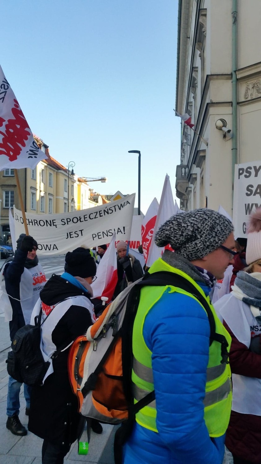 W Warszawie protestowali pracownicy Regionalnego Ośrodka Psychiatrii Sądowej [ZDJĘCIA]