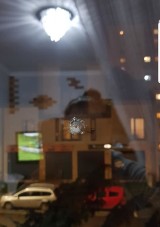 Niespokojna końcówka świąt w Stargardzie. Ktoś strzelał w okna bloku przy ul. Reja. Policja zajęła się już sprawą 