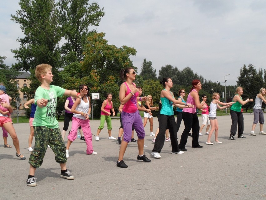 Zobacz jak się tańczy zumbę [WIDEO+FOTO]