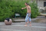 Straż miejska o mężczyznach bez koszulek: Normy są dziś bardzo płynne [WIDEO]