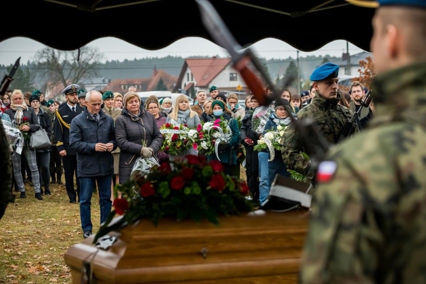 Ostatnie pożegnanie por. rez. Bogusława Duszyńskiego, nauczyciela z VIII LO w Bydgoszczy [zdjęcia] 