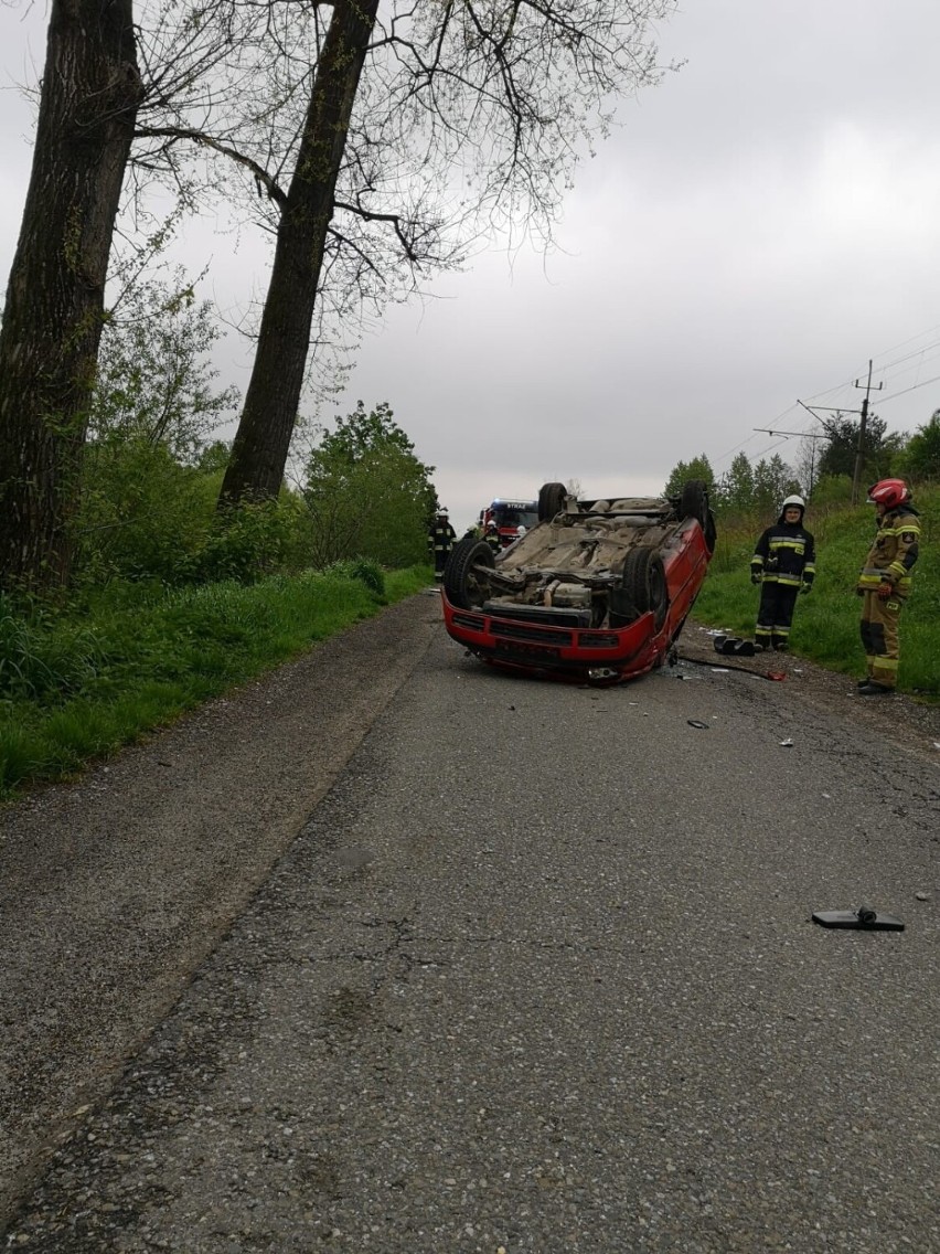 Dachowanie koło Tarnowa, kierowca chciał uniknąć zderzenia z...