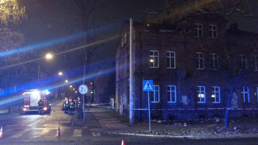 Katastrofa budowlana w Katowicach. Zawalony dach kamienicy. 7 osób ewakuowano ZDJĘCIA