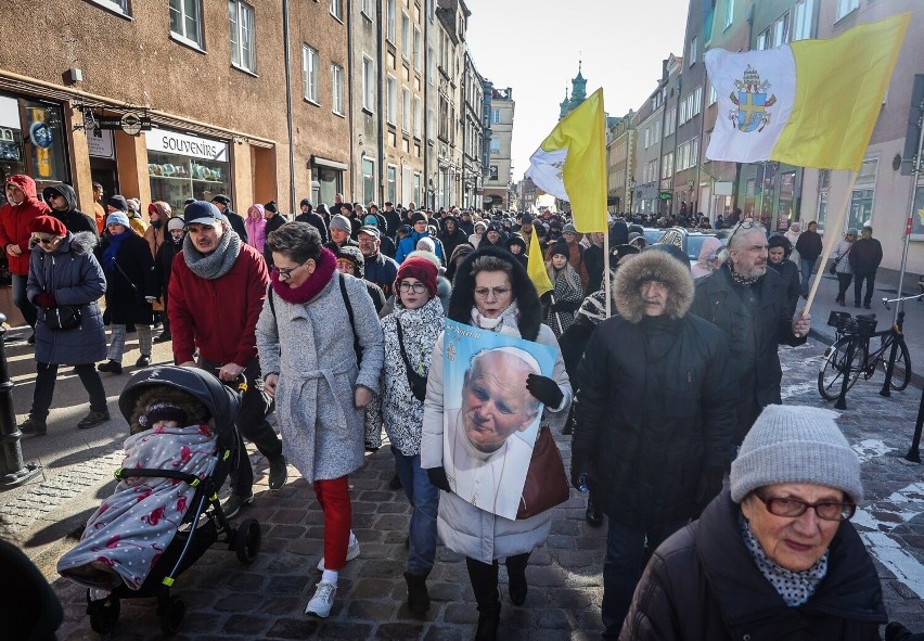 Rzesze gdańszczan na Marszu Wdzięczności Janowi Pawłowi II....