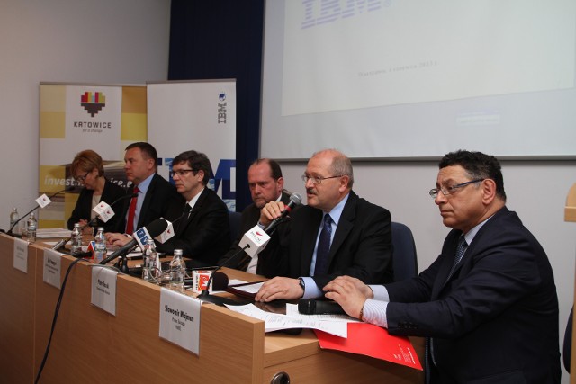 IBM Katowice - konferencja w Warszawie przedstawicieli IBM, prezydenta Piotra Uszoka oraz wojewody śląskiego